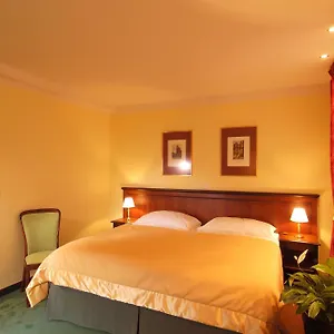 3* Hotel Ea Jeleni Dvur Castle
