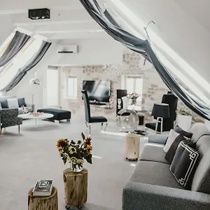 Coco Chanel Boutique By Goodnite Cz Apartament Brno